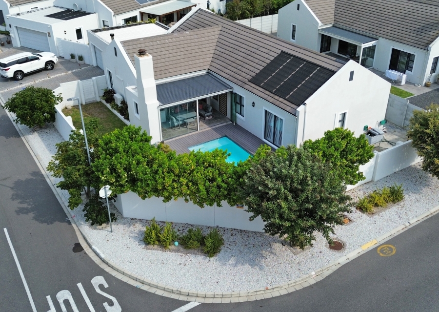 4 Bedroom Property for Sale in Sunningdale Western Cape